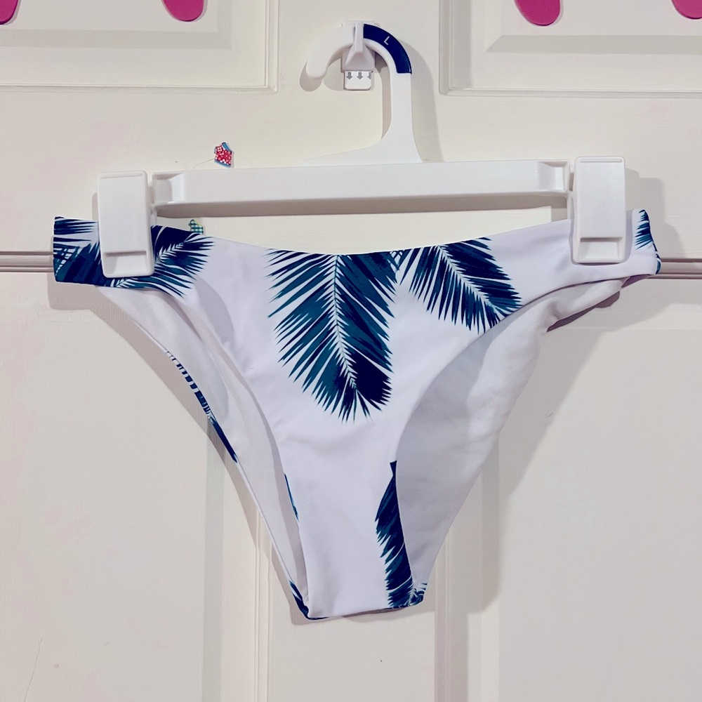 White women's Swimming suit bottom size S